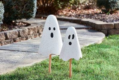 Metal Dotted Ghost Yard Stake