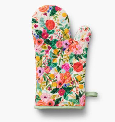 Rifle Garden Party Oven Mitt