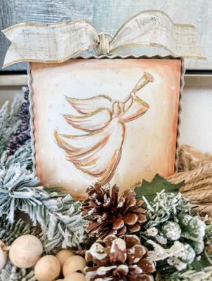 Round Top©  Mini Heralding Angel