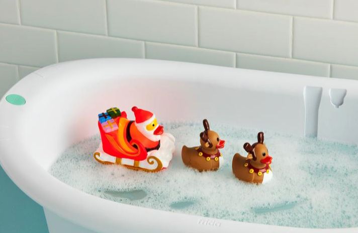 Santa &amp; Reinduck Light Up Bath Toy Set