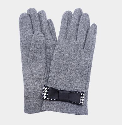 Decorative bow accent smart touch gloves for women, cozy winter gloves with touchscreen-friendly fingertips

