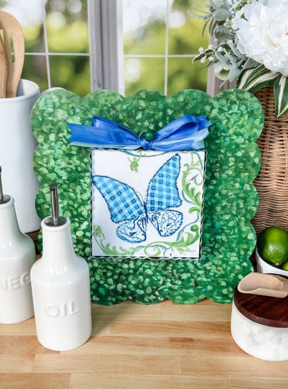 Round Top© Display | Scalloped Board