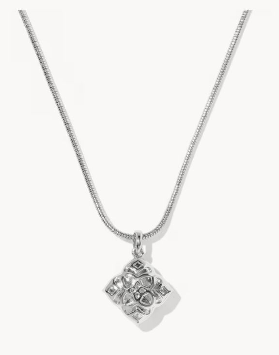 The Dira Pearl Necklace in Silver