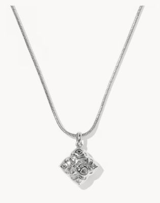 The Dira Pearl Necklace in Silver