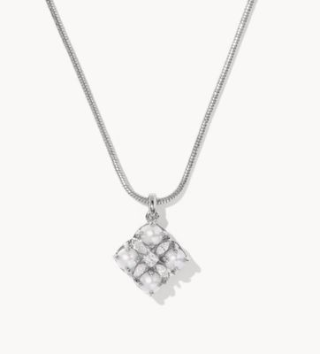 The Dira Pearl Necklace in Silver