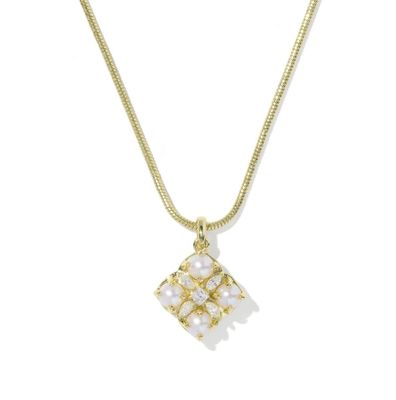 The Dira Pearl Necklace in Gold