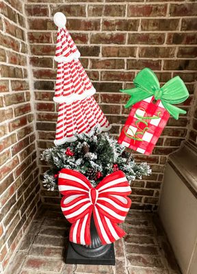 Round Top© Stake | Candy Cane Christmas Tree
