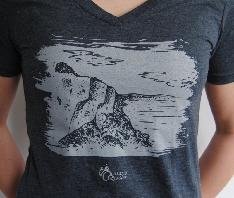 Lion's Head V-Neck