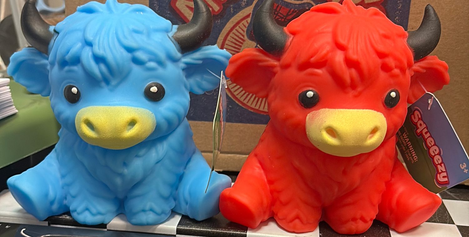 Toymendous Squeeezy Highland Cow