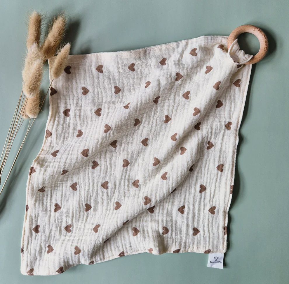 Knuffeldoek met houten bijtring