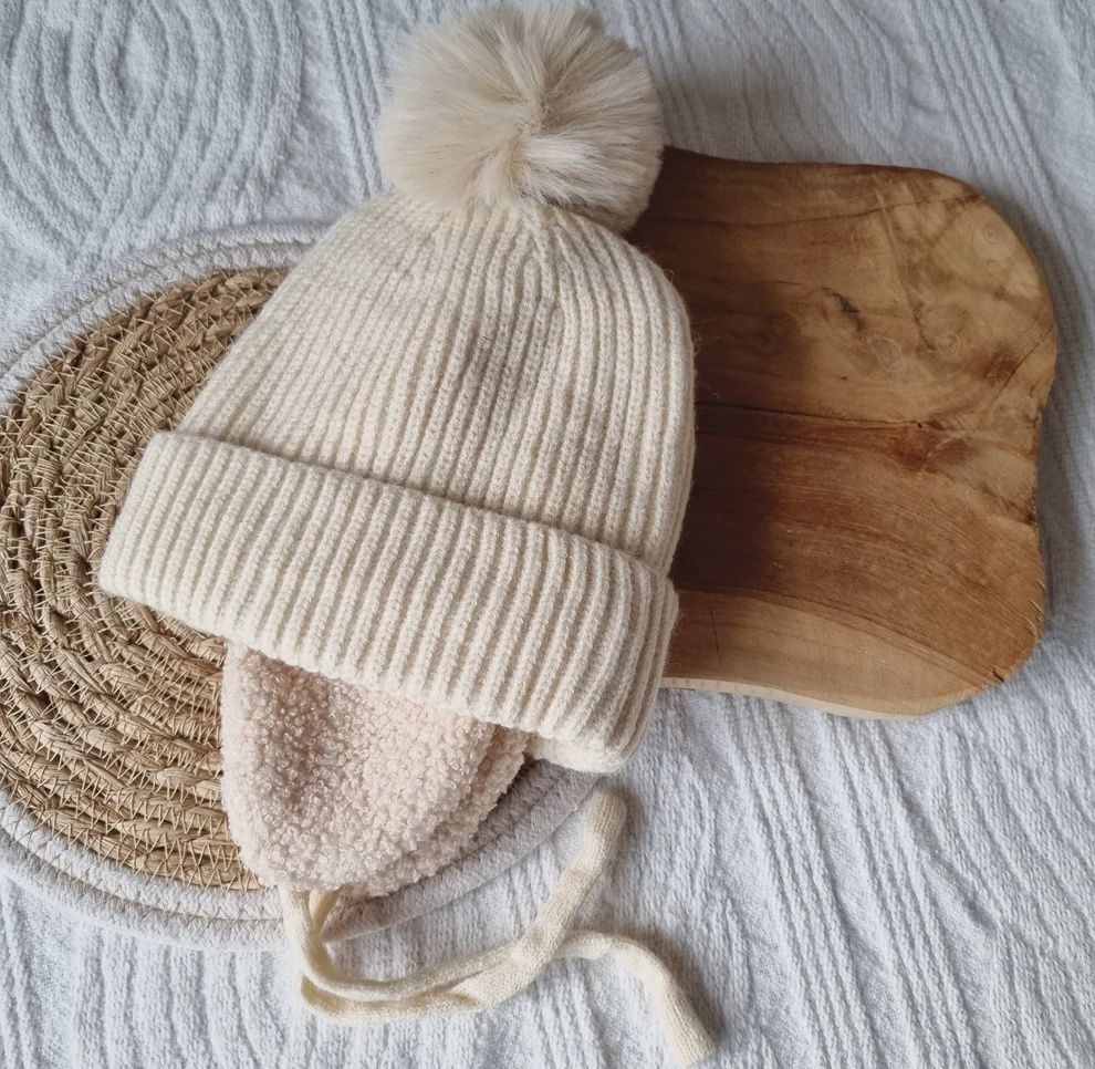 Kids muts met oorwarmers - beige