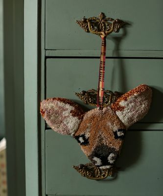 Francis Fawn Gift hanger