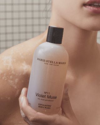 Violet Muse Exfoliating body wash