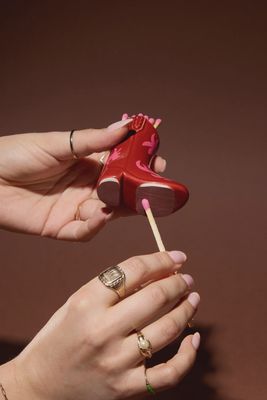 Cowboy Lucifer houder - rood/roze (incl. 25 lucifers)