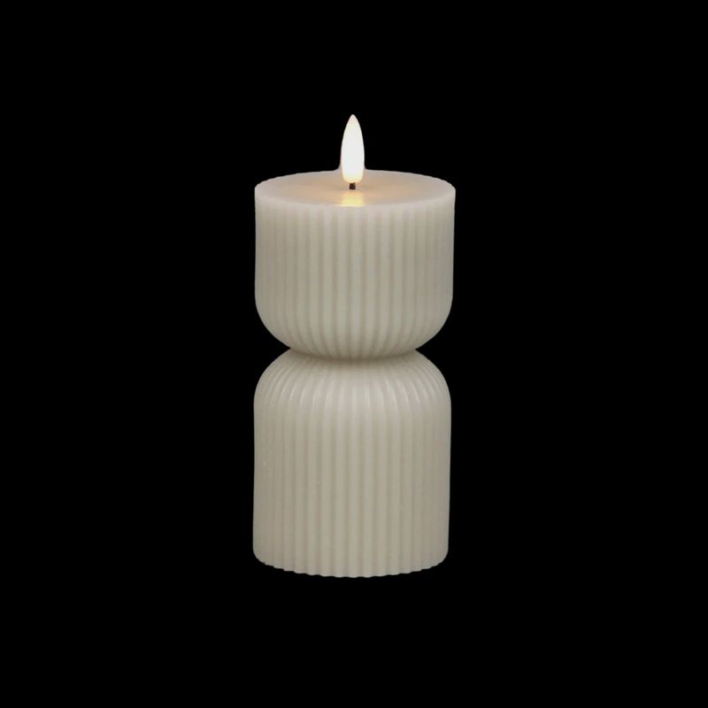 JUNOfires - Hoge ribbel LED-kaars maat M | beige