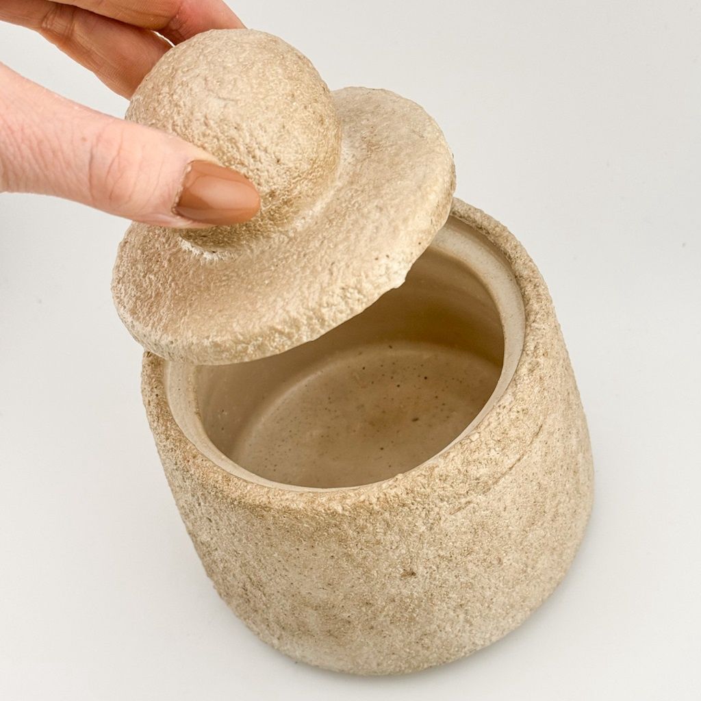 Aardewerk pot met deksel bol, Maat: S - 12x12x13,5 cm