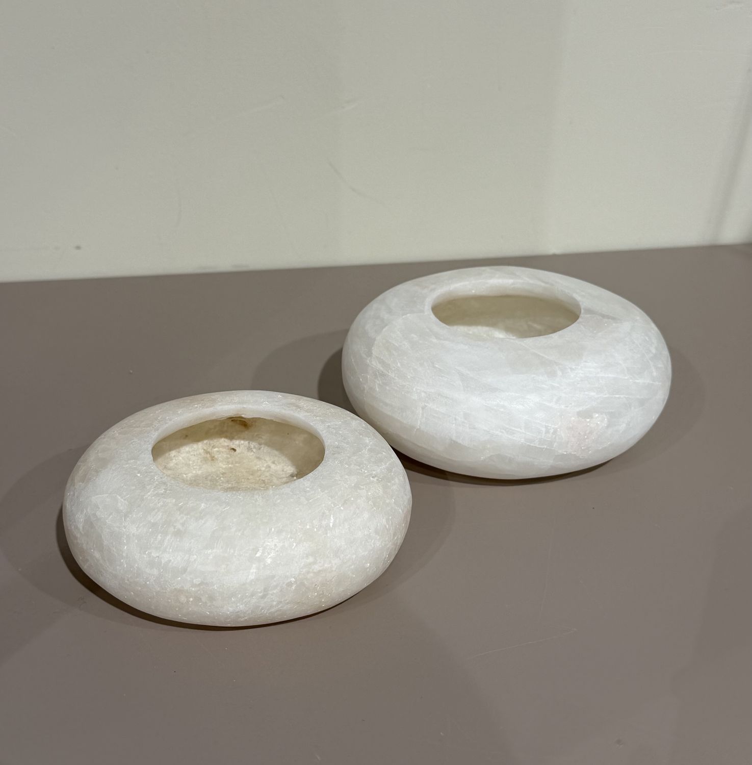 Alabaster waxinelichthouder frisbee | wit