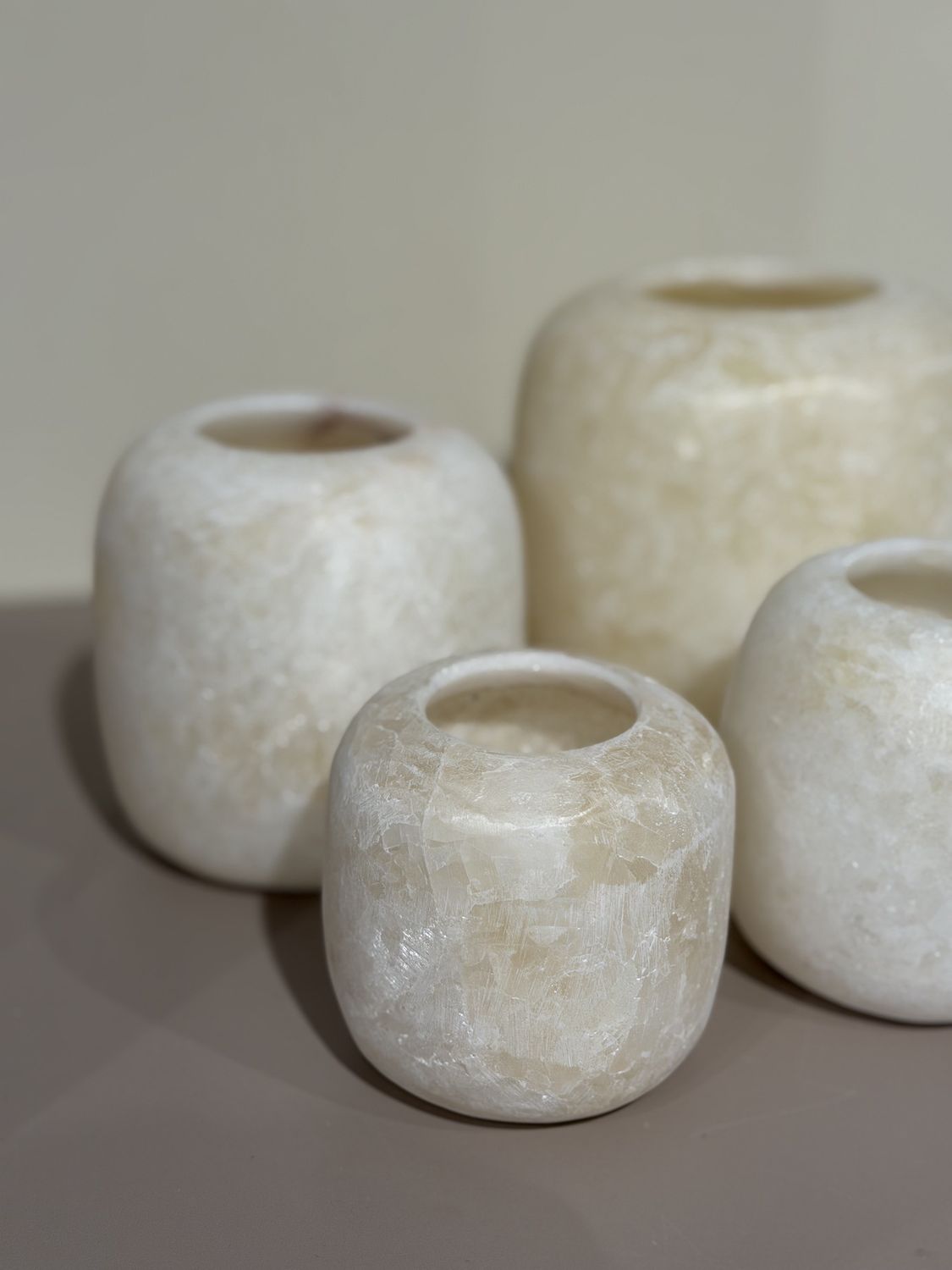 Alabaster waxinelichthouder rond | wit