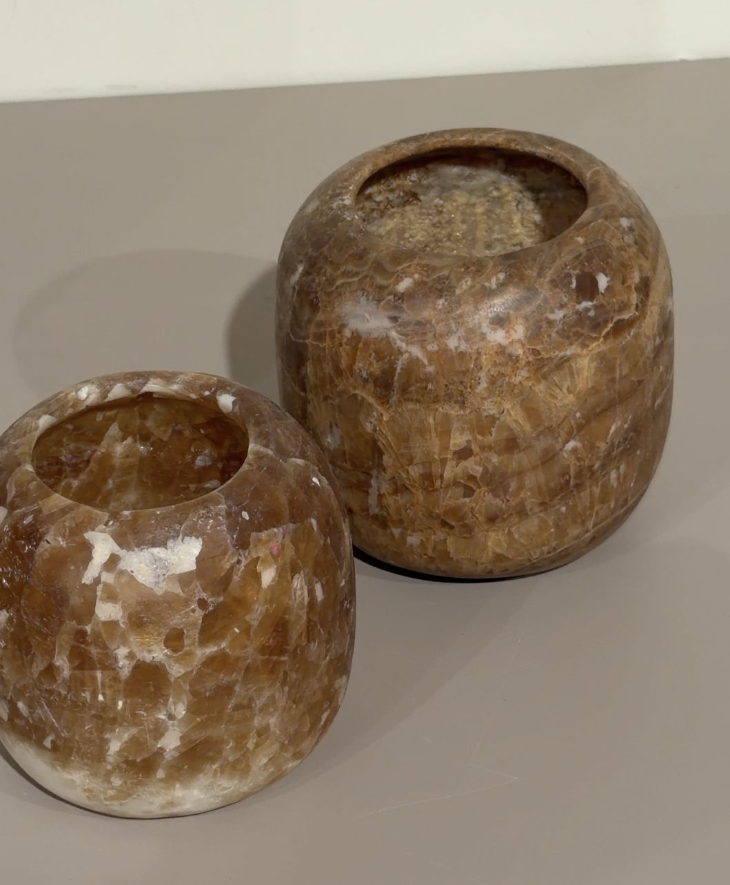 Alabaster waxinelichthouder rond | bruin