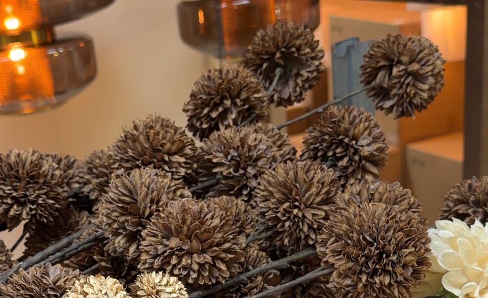 Kunsttak Pompom | dark coffee - 7bol (c.a. 98cm)