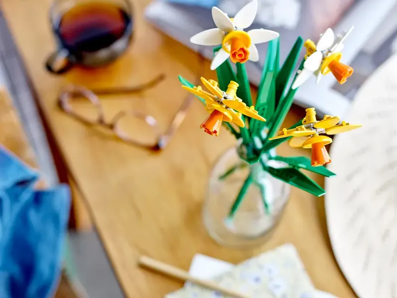 LEGO® Icons Daffodils 40747