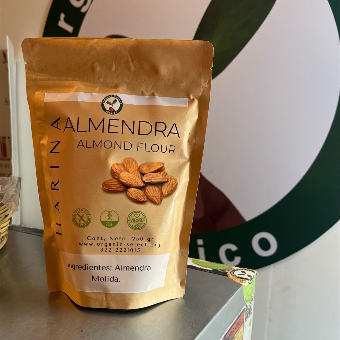 Almond flour 250 gr . Harina de Almendra