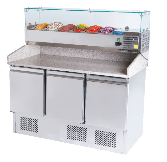 Mesa fría mostrador de preparación de pizzas.