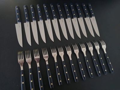 JUEGO DE CUCHILLOS O CUBIERTOS