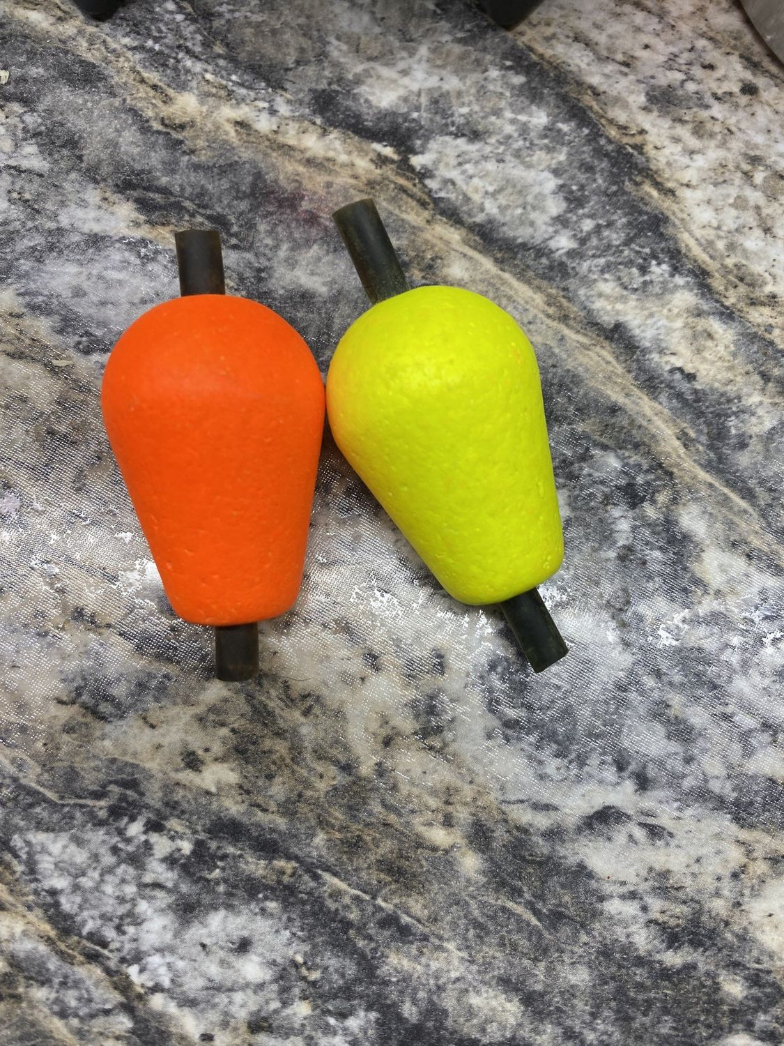 SLITTED RUBBER PEG BOBBER