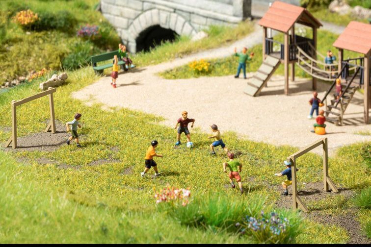 Noch 15817 - Kinder auf dem Bolzplatz