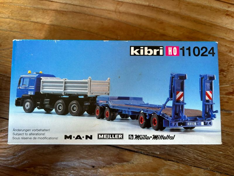 Kibri 11024 - M.A.N bakwagen met dieplader Muller Mitteltal Meiller