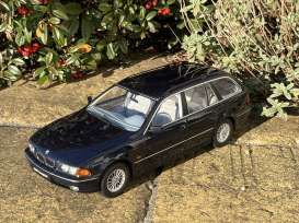 9 Triple collection 1800393 - BMW 5 serie touring e39 Orient Blue 1998 1:18