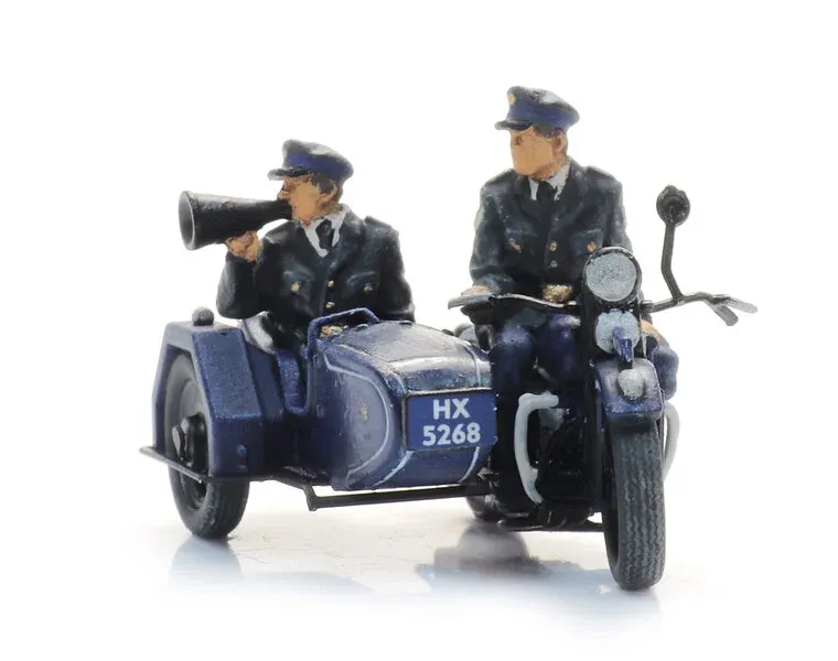 Artitec 387.580 - Rijkspolitie motor met zijspan + 2 figuren 1:87