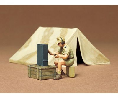 Tamiya 35074 - WWII Diorama-Set Tent w/Radio 1:35