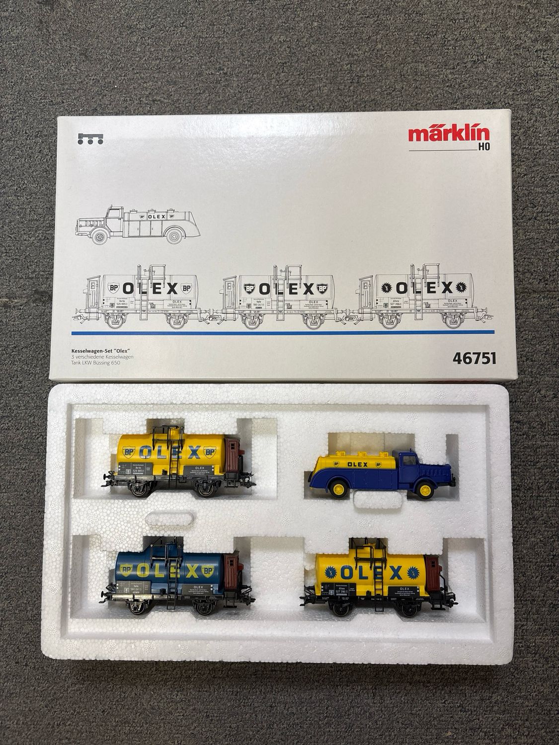 Märklin 46751 - Set van drie ketelwagens en een voertuig &#39;Olex&#39; van de DRG MHI