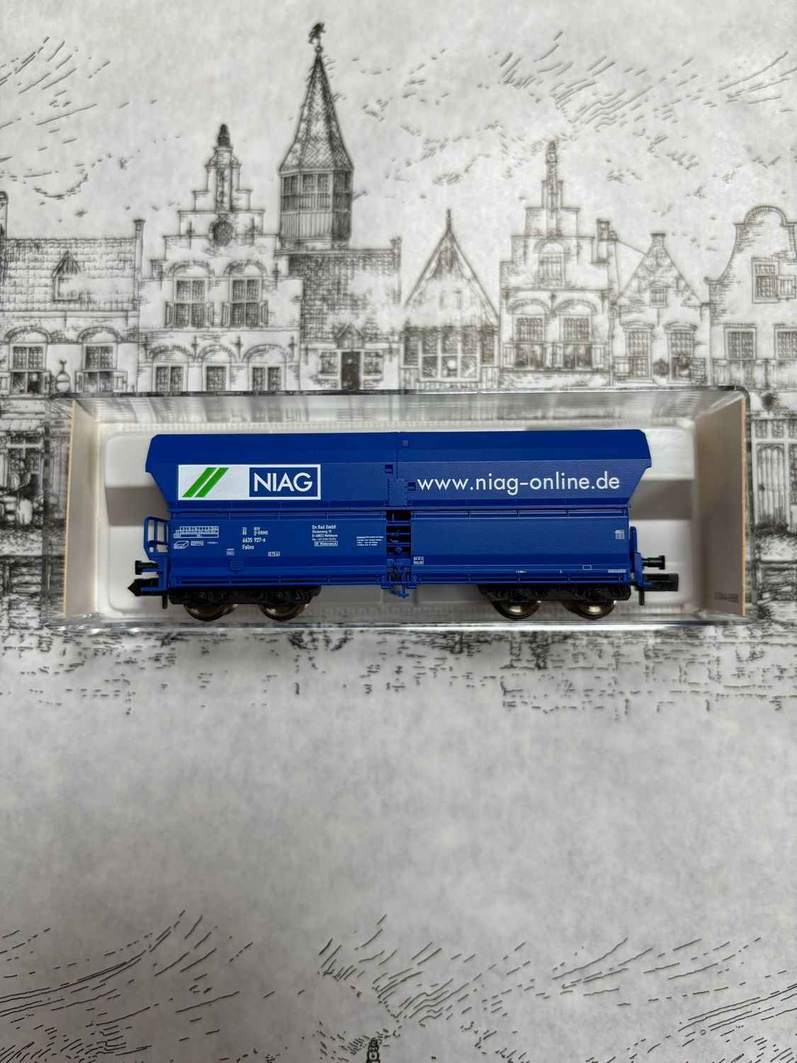 Fleischmann 852302 - Selbstentladewagen, Gattung Falns, 4-achsig, blau, ´NIAG´, ´Niederrheinische Verkehrsbetriebe AG´