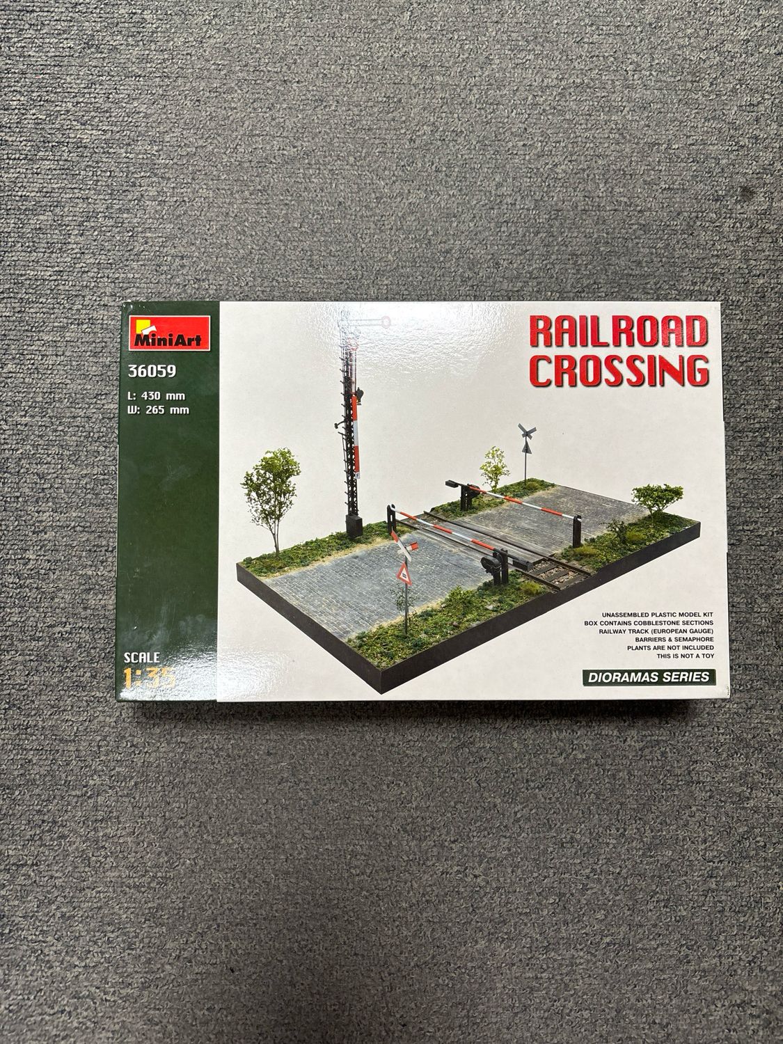 MiniArt 36059 - Railroad crossing 1:35