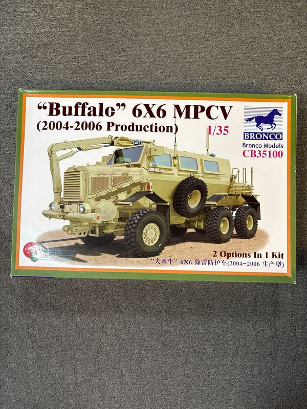 Bronco 35100 - Buffalo 6x6 MPCV 1:35