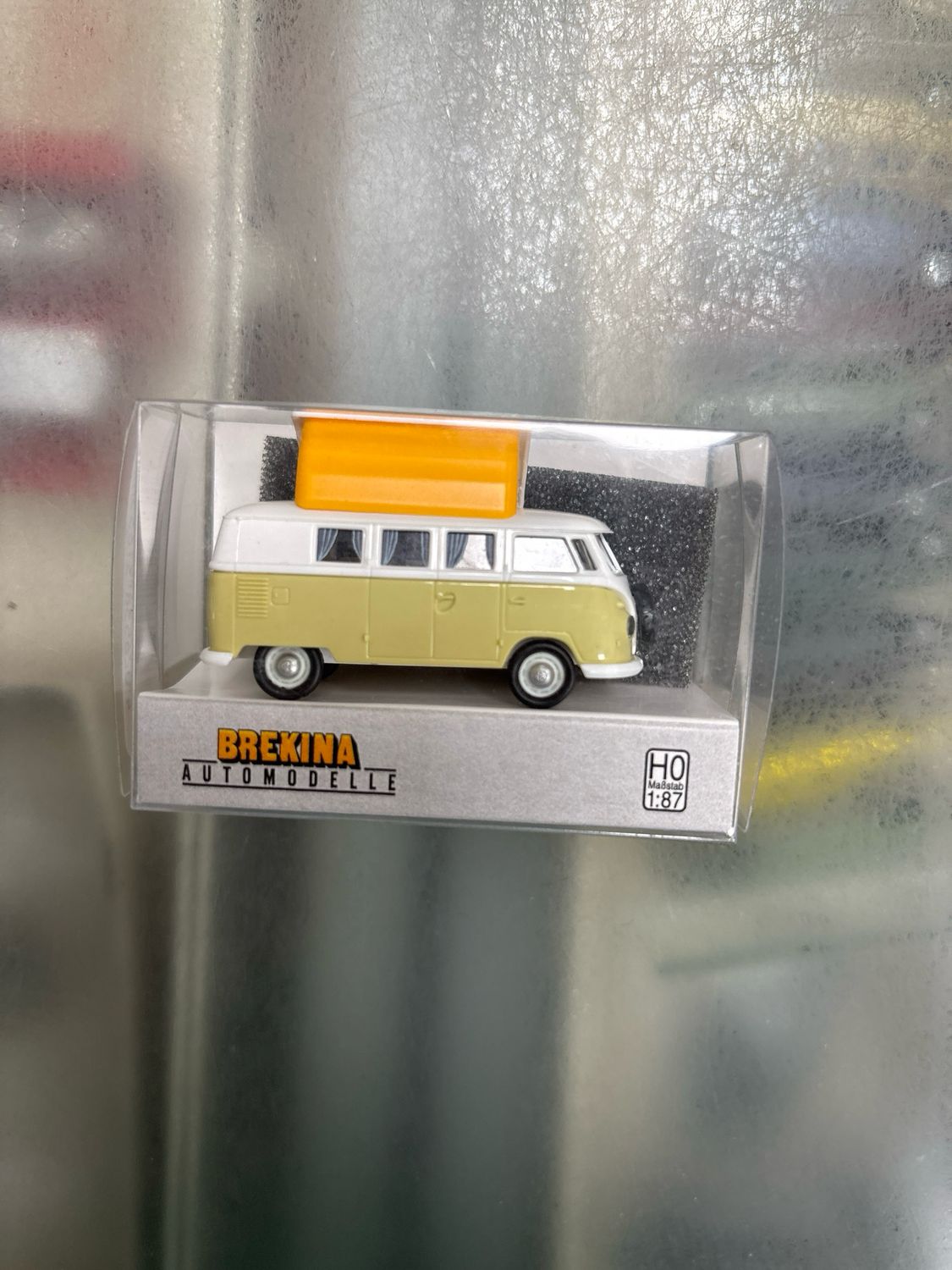 Brekina 31633 - VW T1b Kombi Caper, weiss -grünbeige, 1:87