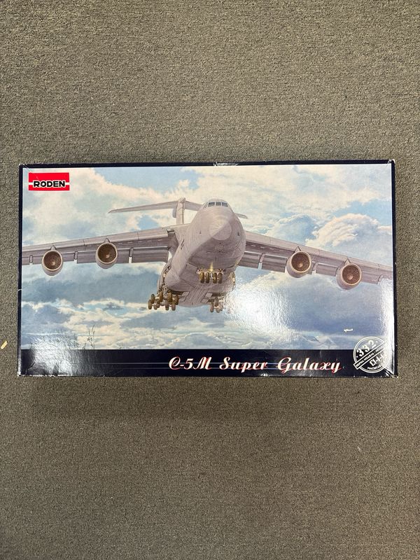 Roden 332 - C-5M Super galaxy 1:144
