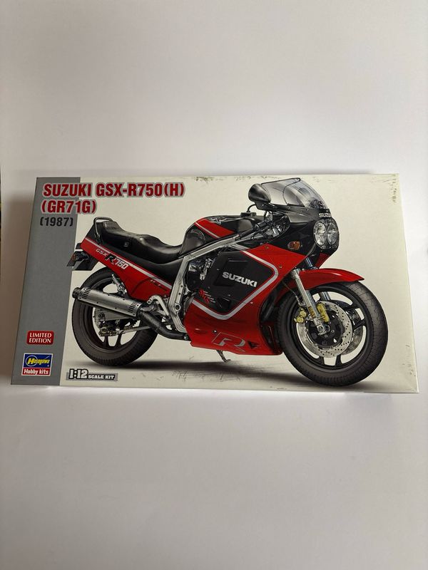 Hasegawa 21725 - Suzuki GRX-R750-R750 (H) (GR71G) 1987 1:12