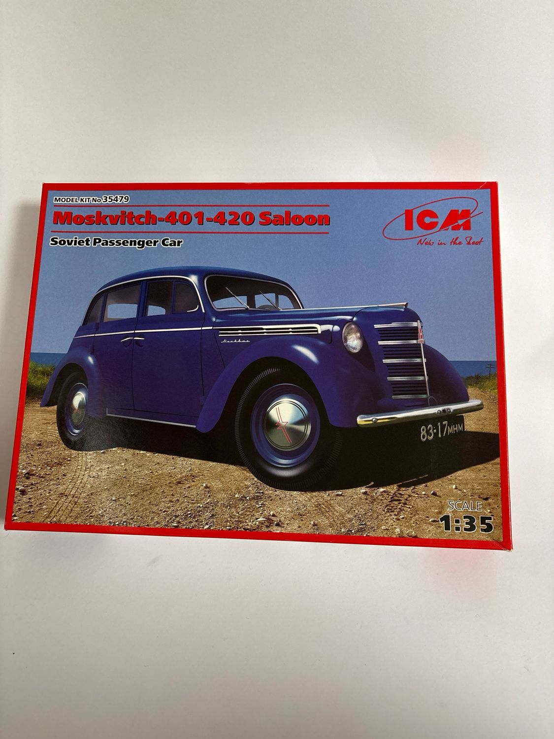 ICM 35479 - Moskvitch-401-420 Saloon 1:35