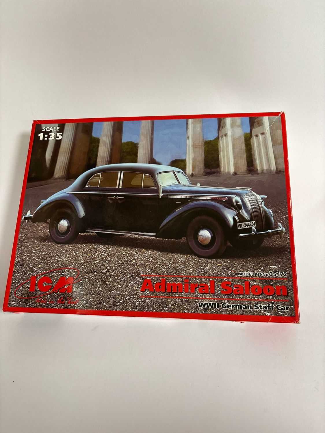 ICM 35472 - Admiral saloon WWII German Staff Car 1:35