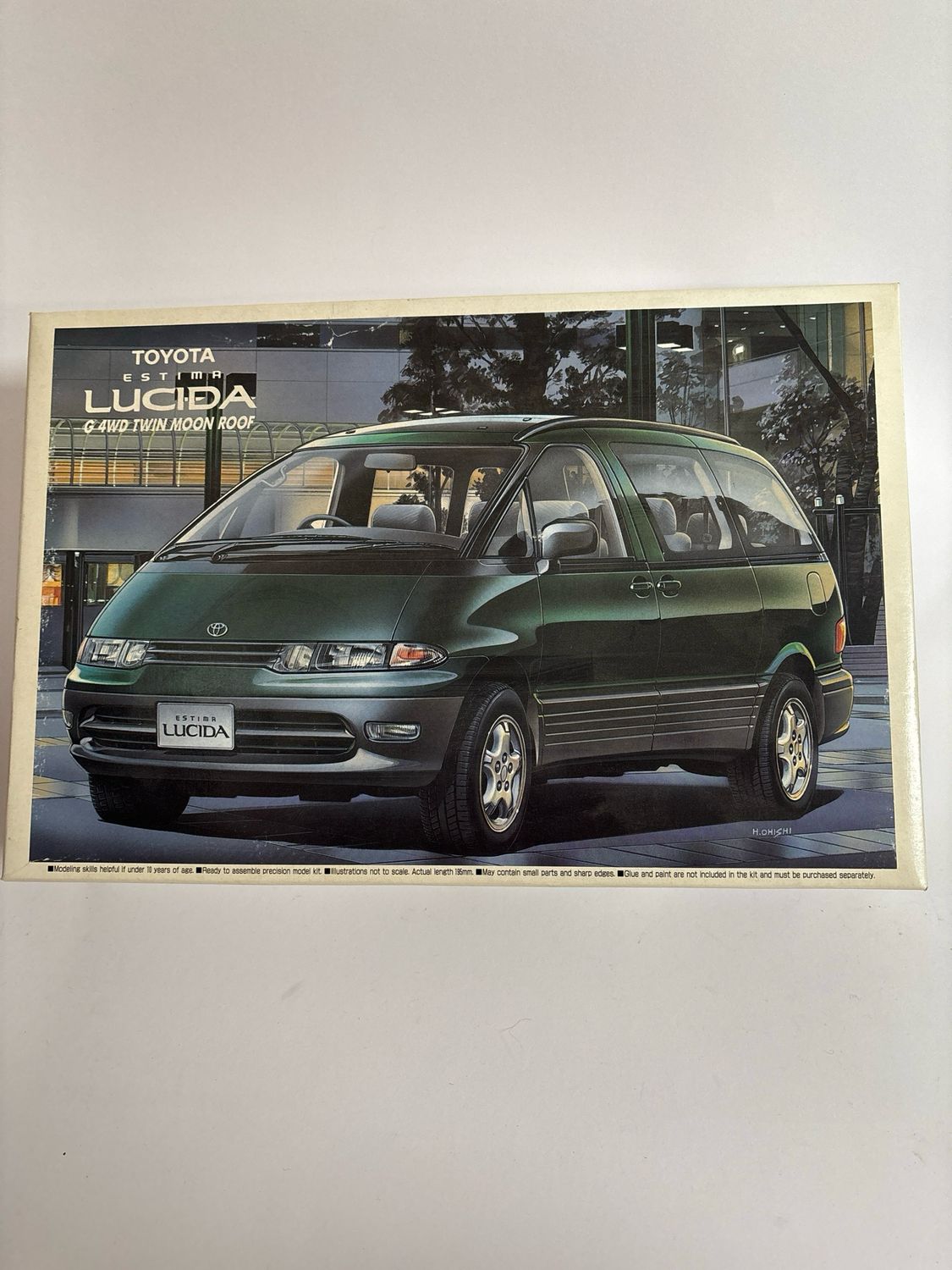 Aoshima 1534 - Urban 4WD Series Toyota Estima Lucida 1:24