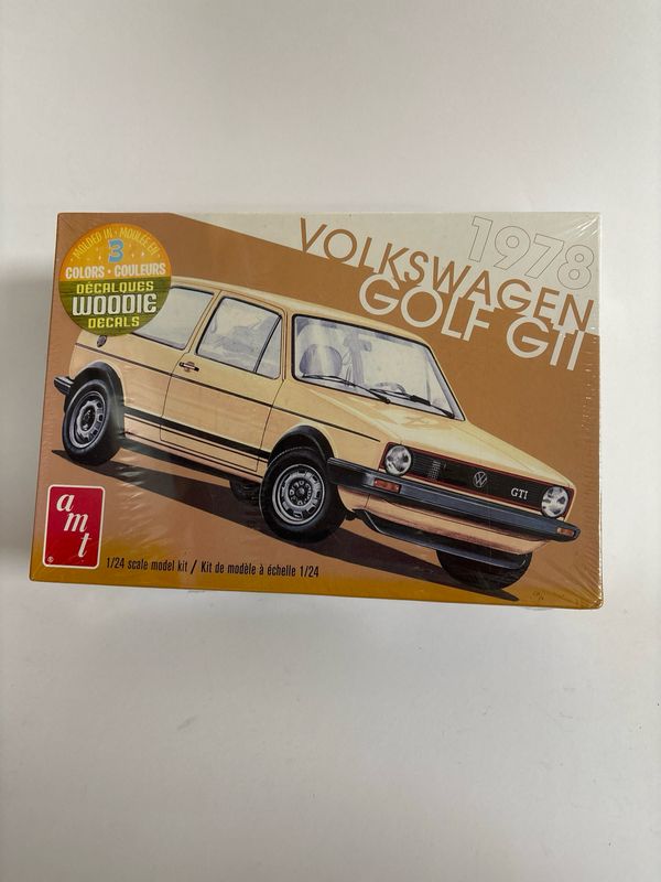 AMT 1213M/12 - VW Golf GTI 1:24