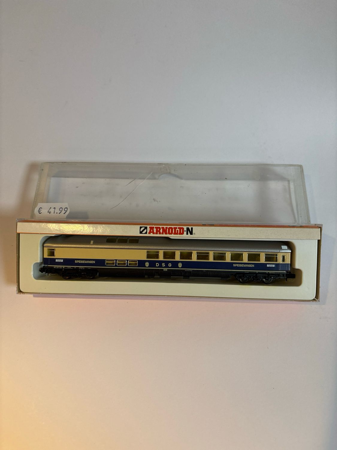 Arnold 3863 - Buckel-Speisewagen (Rheingold), Gattung/Bauart WR4üm-62, 4-achsig, creme/blau 1:160 (N)