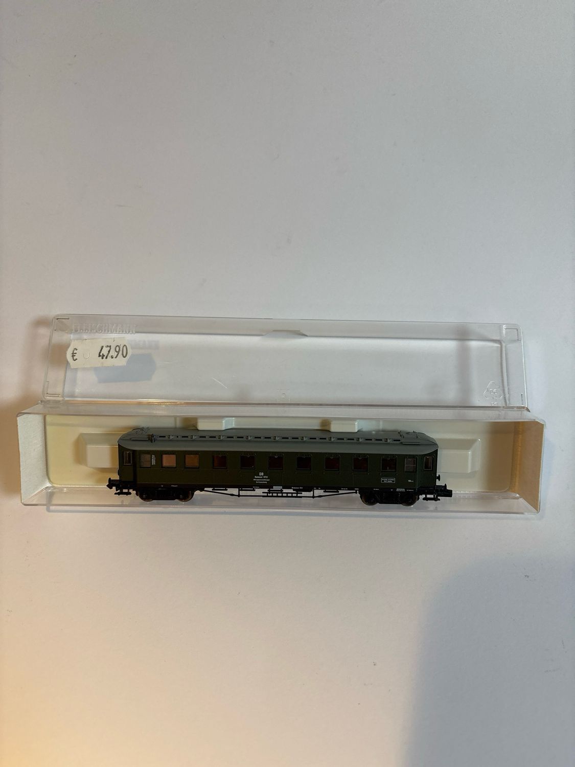 Fleischmann 83 8083 - Mannschaftswagen eines Unfallhilfszugs, 4-achsig, grün DB 1:160 (N)