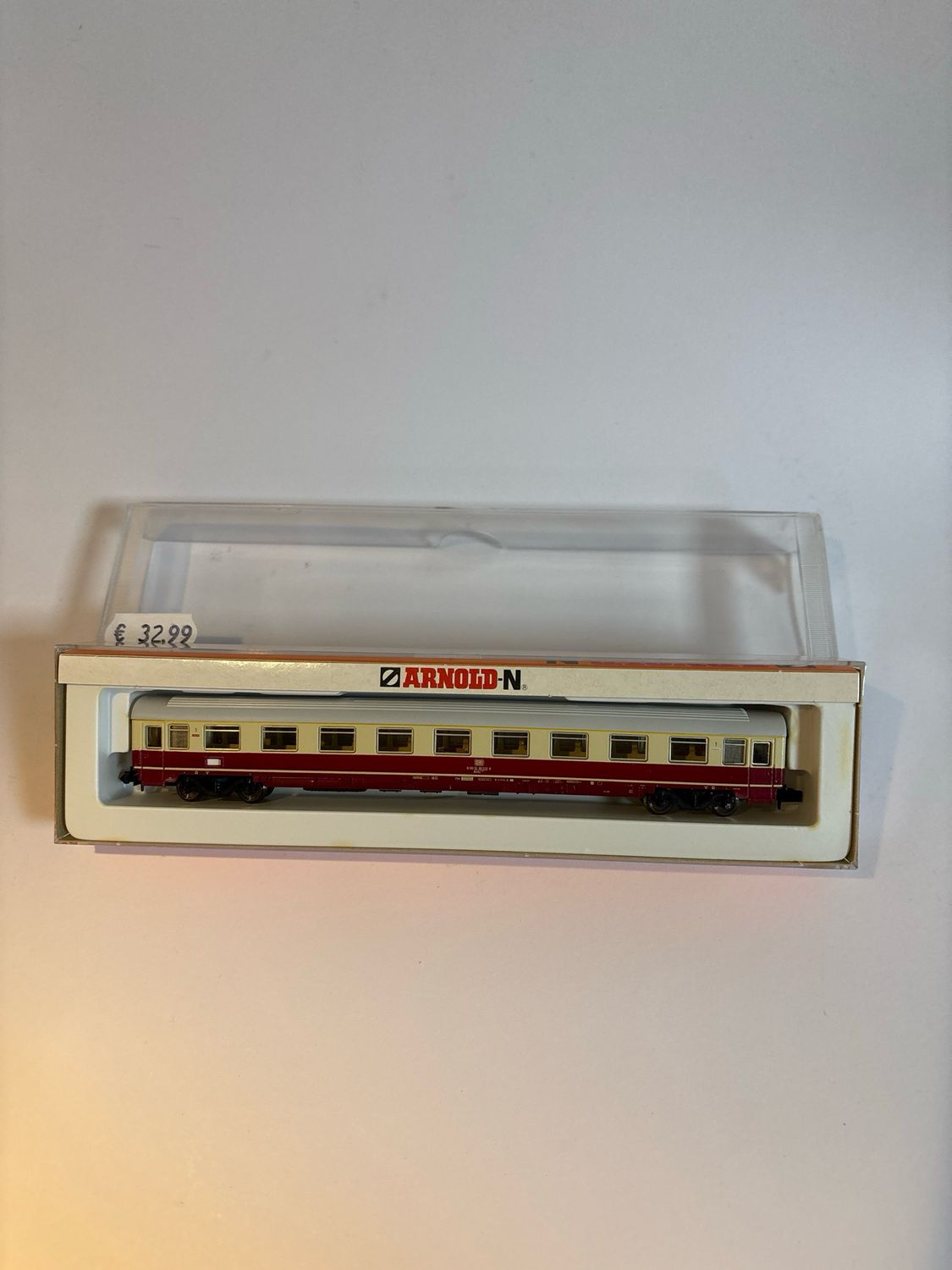 Arnold 3770 - IC Abteilwagen 1. Klasse. Avmz 207, rot/beige, Eurofima 1:160 (N)