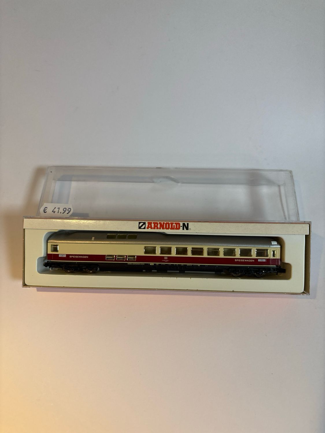 Arnold 3864 - Buckel-Speisewagen, Gattung/Bauart WRmh 131, 4-achsig, beige/rot 1:160 (N)
