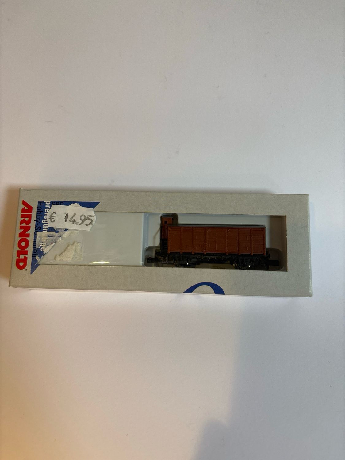 Arnold 5906 - Gedeckter Güterwagen mit Brhs, 2-achsig, braun 1:160 (N)